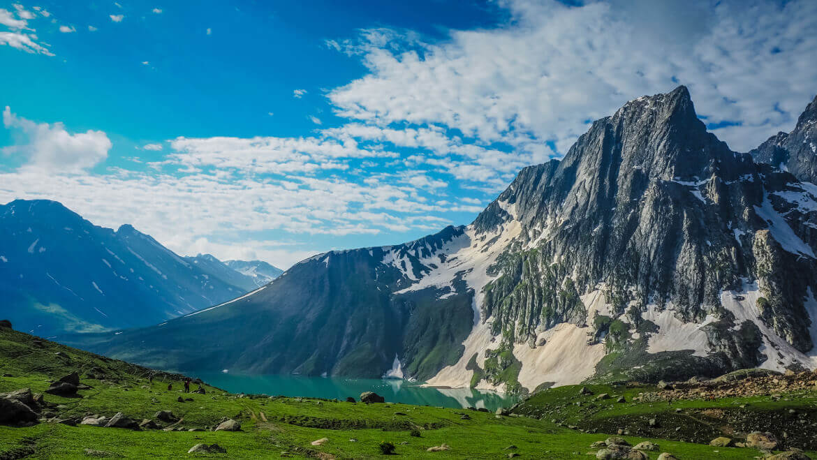 Best Offbeat Places That You Must Visit in Kashmir